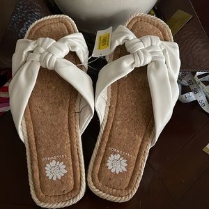 NWT Yelllowbox Ileen slides